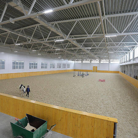 Сдан в эксплуатацию манеж