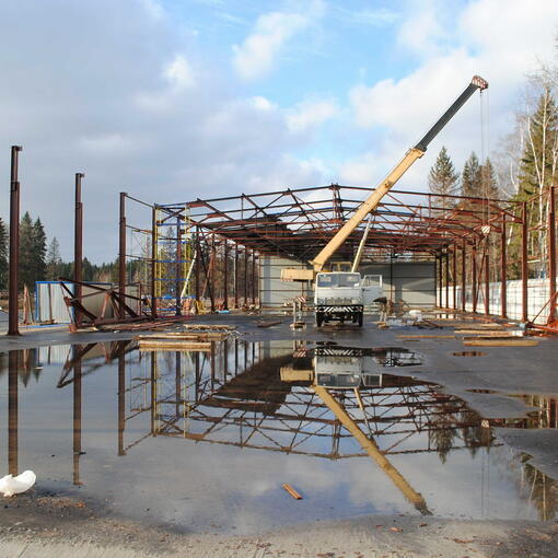 Заканчивается монтаж металлоконструкций склада