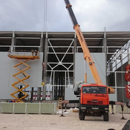 Внешняя обшивка складского комплекса