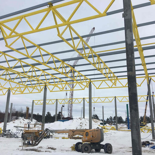 Установка следующего блока металлоконструкций